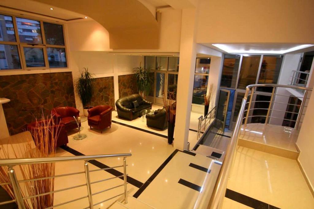 Lira Inn Ni Dış mekan fotoğraf