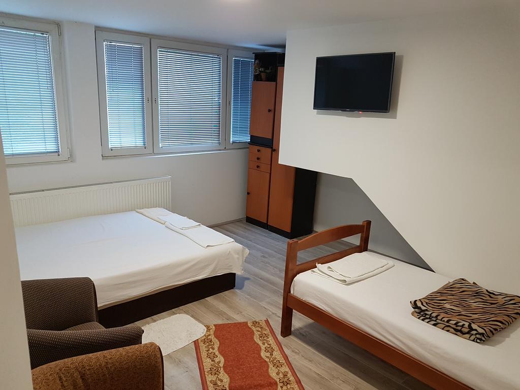 Lira Inn Ni Dış mekan fotoğraf